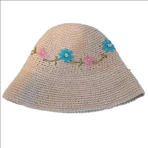 Hat made of 100% paper.